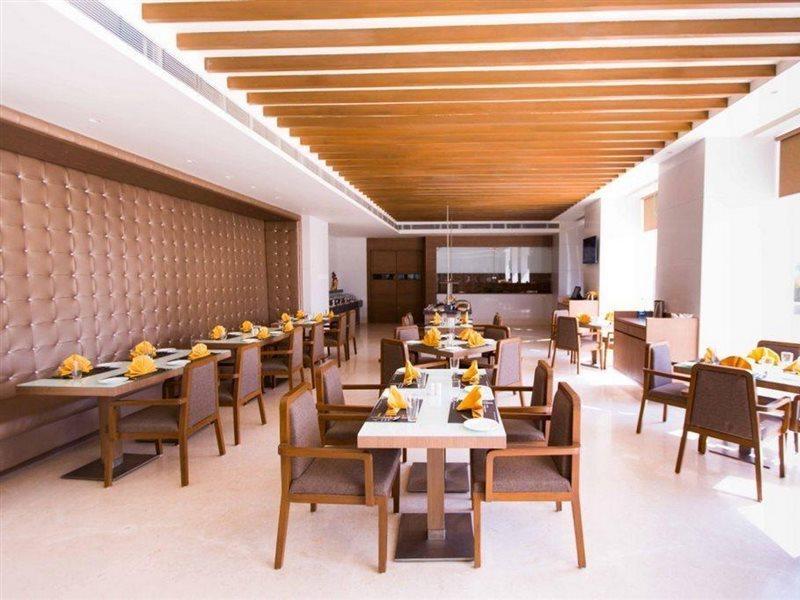 Regenta Central Grand Exotica Pimpri-Chinchwad Buitenkant foto