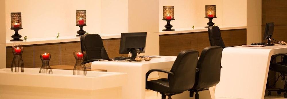 Regenta Central Grand Exotica Pimpri-Chinchwad Buitenkant foto