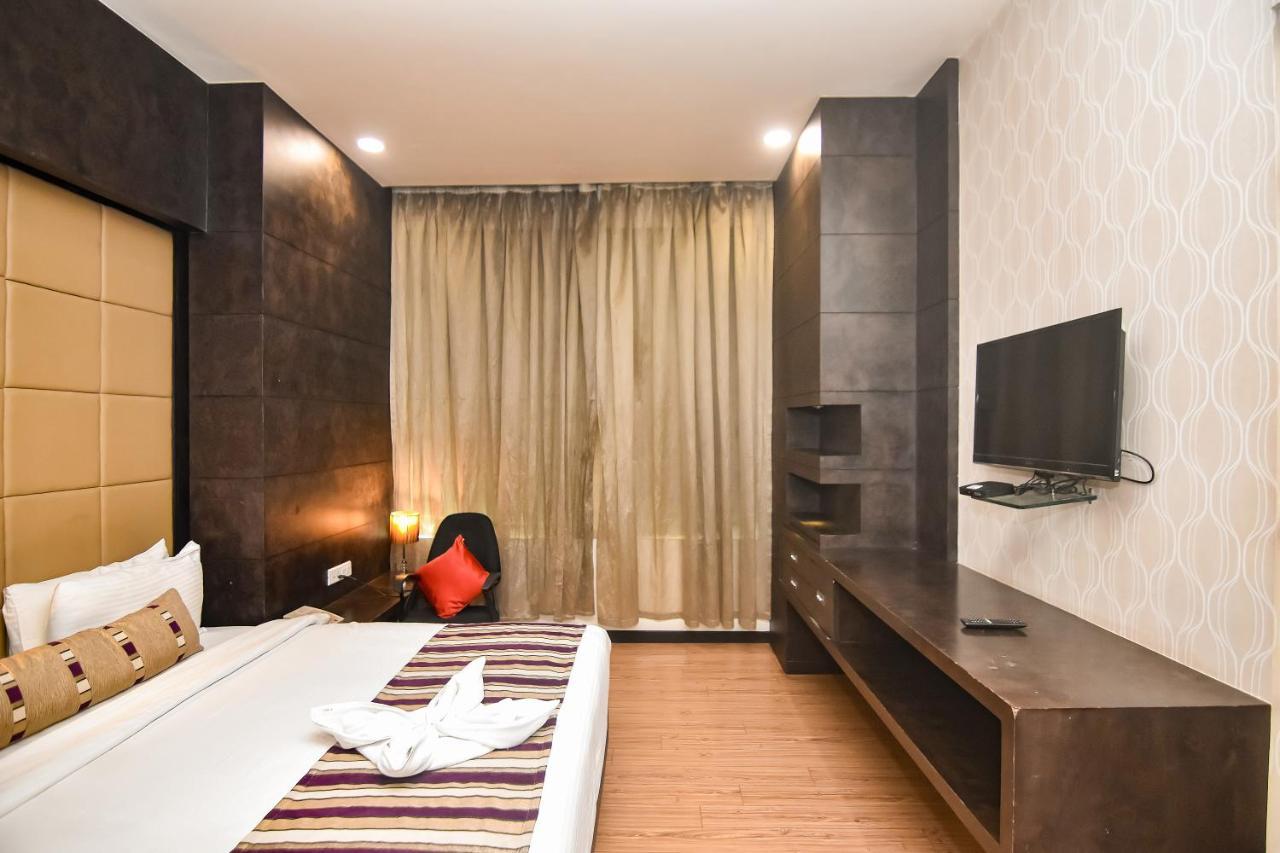 Regenta Central Grand Exotica Pimpri-Chinchwad Buitenkant foto