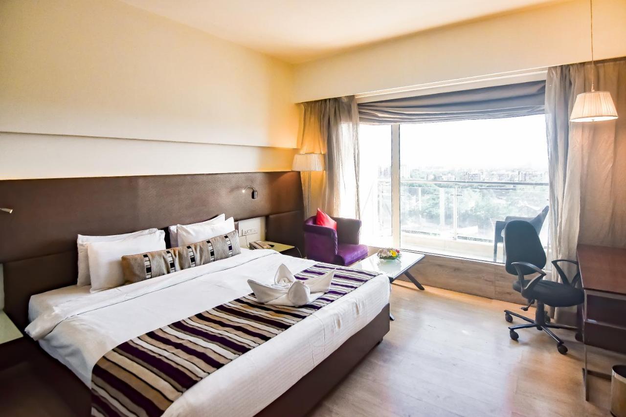 Regenta Central Grand Exotica Pimpri-Chinchwad Buitenkant foto