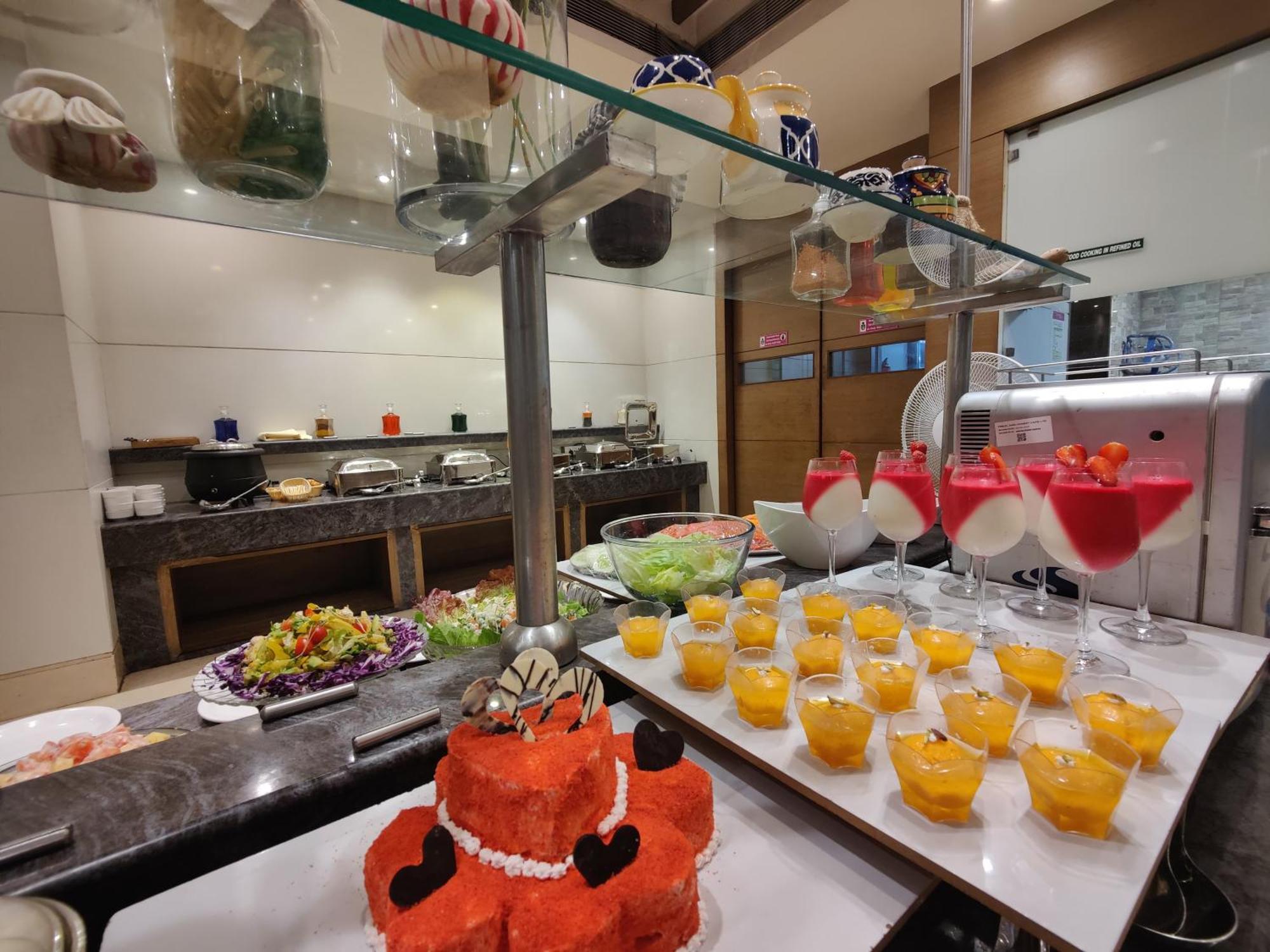 Regenta Central Grand Exotica Pimpri-Chinchwad Buitenkant foto