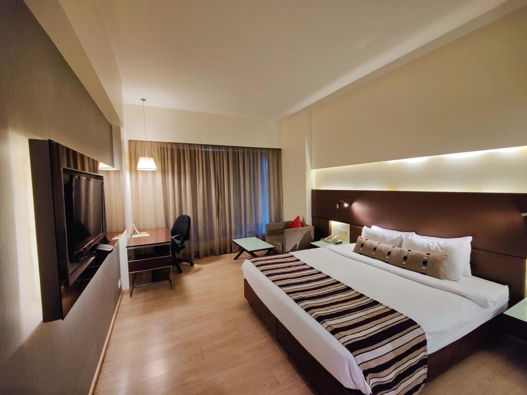 Regenta Central Grand Exotica Pimpri-Chinchwad Buitenkant foto
