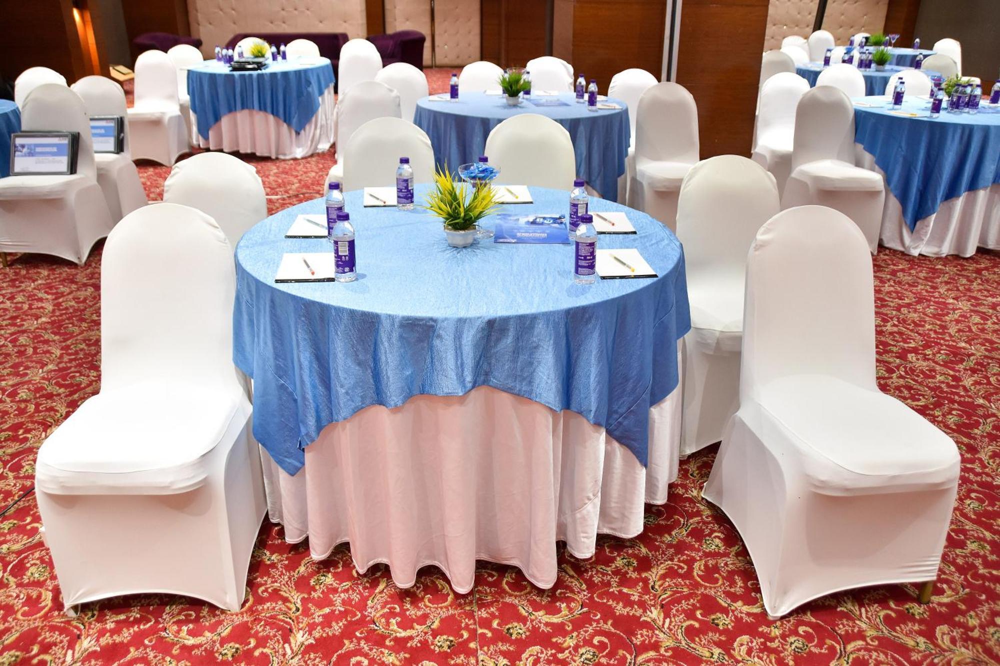 Regenta Central Grand Exotica Pimpri-Chinchwad Buitenkant foto