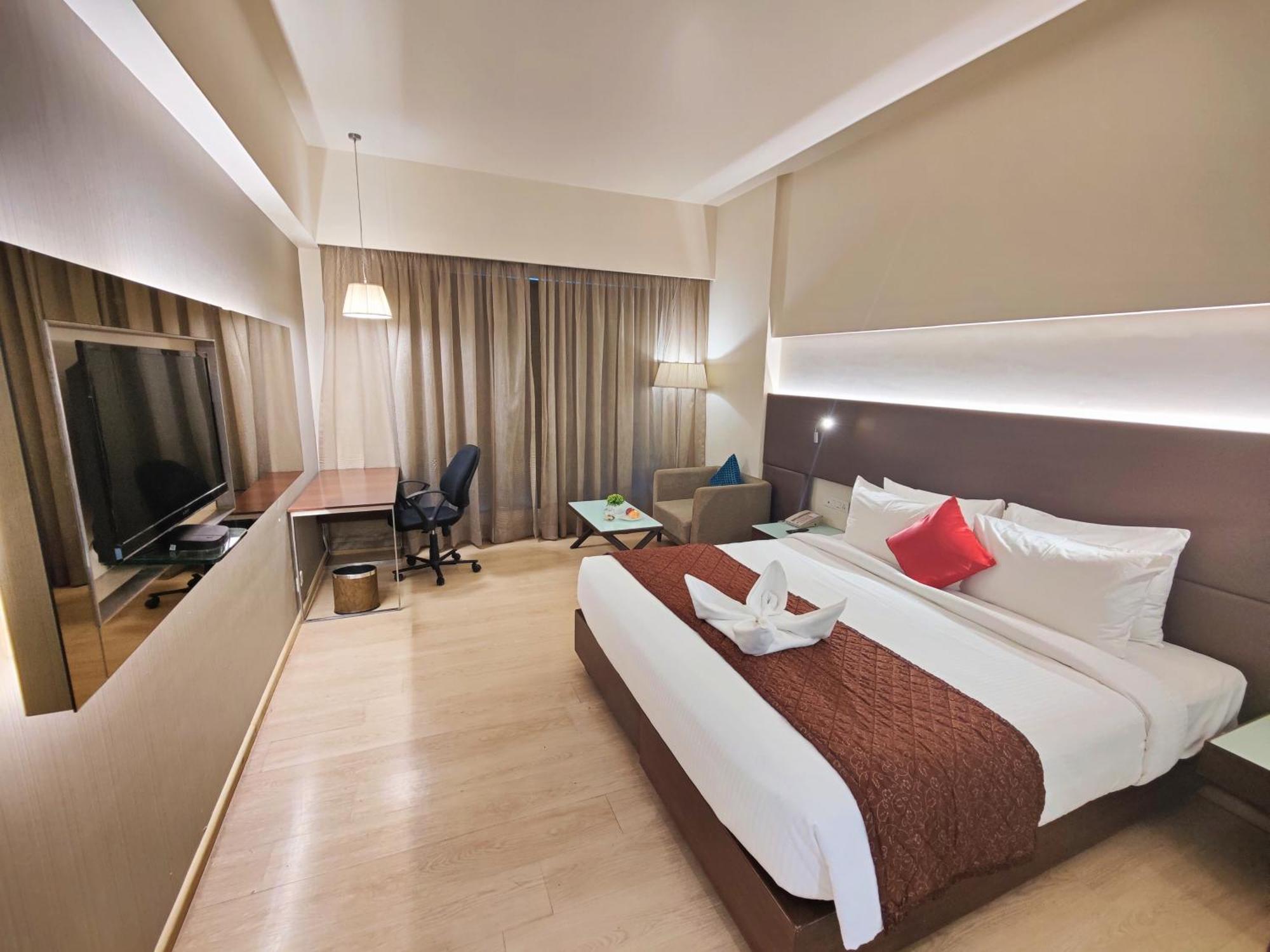 Regenta Central Grand Exotica Pimpri-Chinchwad Buitenkant foto