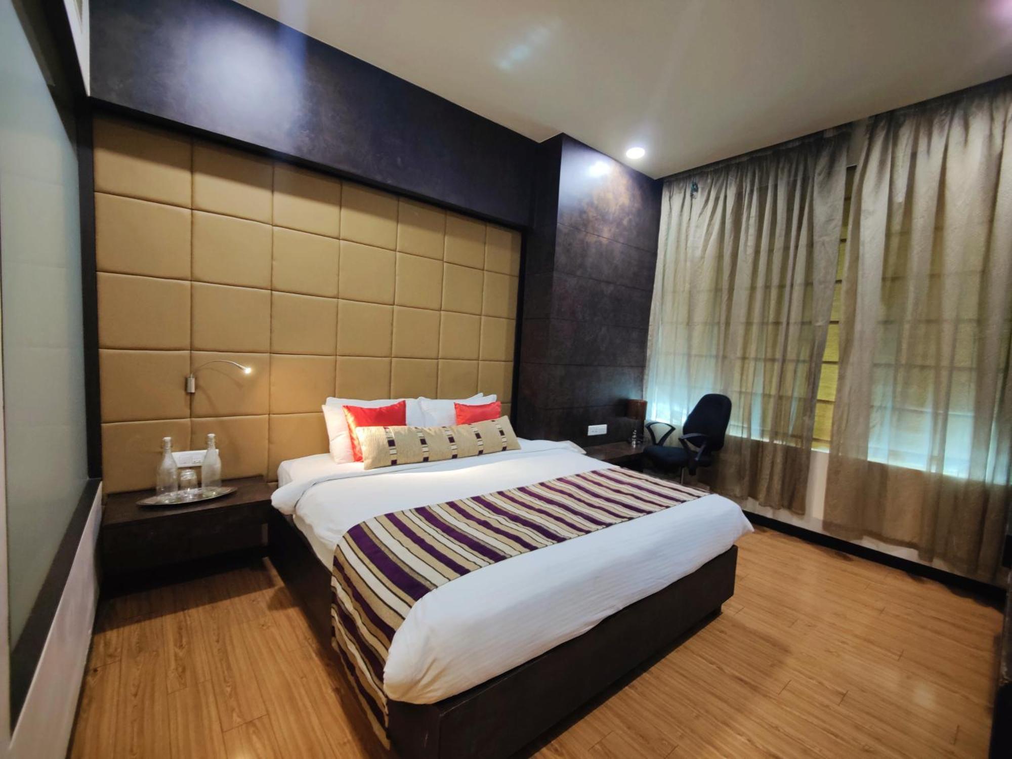 Regenta Central Grand Exotica Pimpri-Chinchwad Buitenkant foto