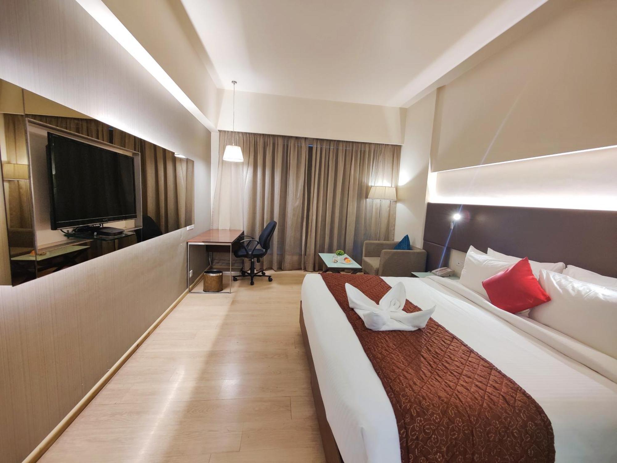 Regenta Central Grand Exotica Pimpri-Chinchwad Buitenkant foto