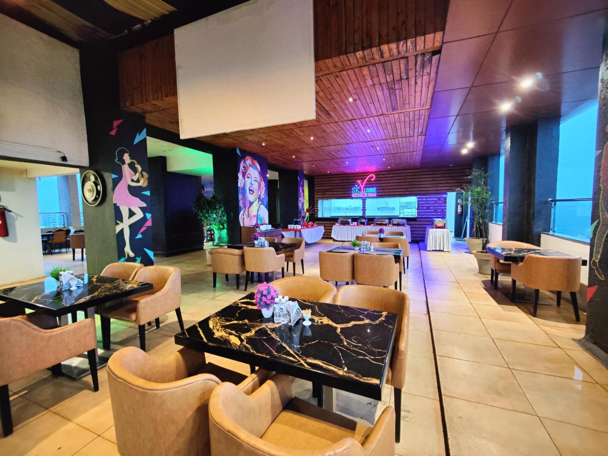 Regenta Central Grand Exotica Pimpri-Chinchwad Buitenkant foto