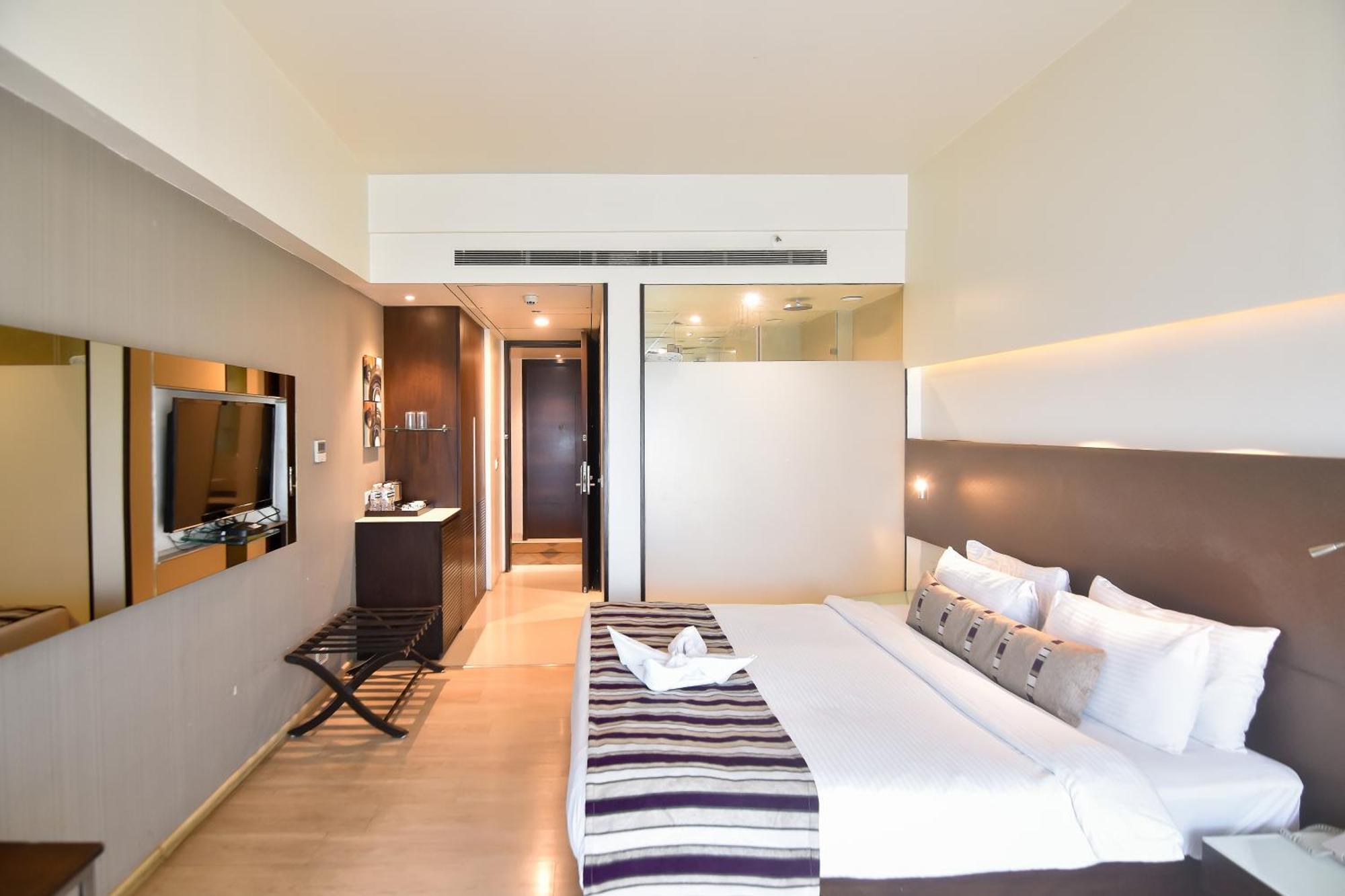 Regenta Central Grand Exotica Pimpri-Chinchwad Buitenkant foto