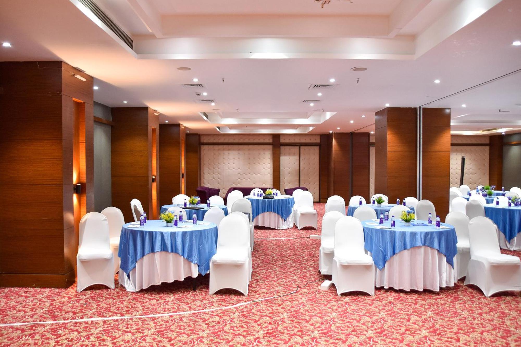 Regenta Central Grand Exotica Pimpri-Chinchwad Buitenkant foto