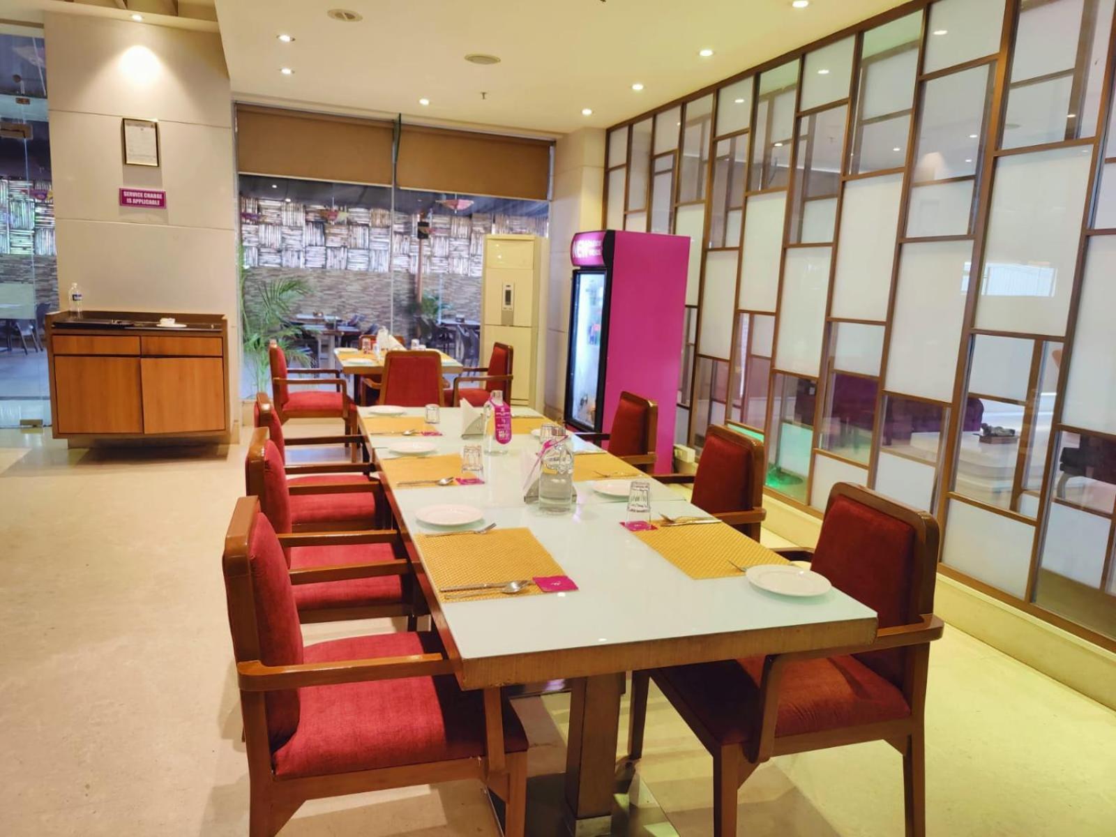 Regenta Central Grand Exotica Pimpri-Chinchwad Buitenkant foto