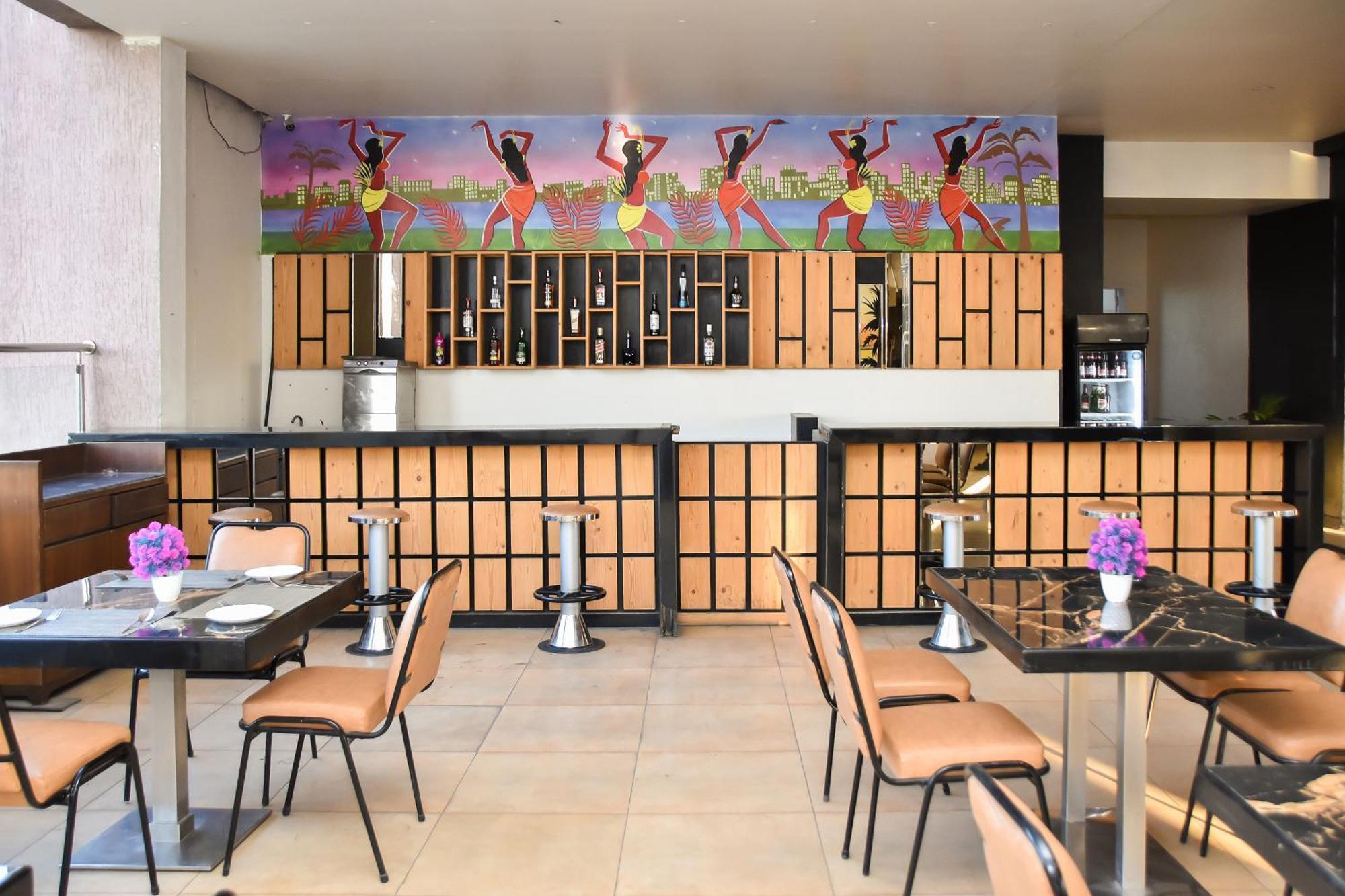 Regenta Central Grand Exotica Pimpri-Chinchwad Buitenkant foto