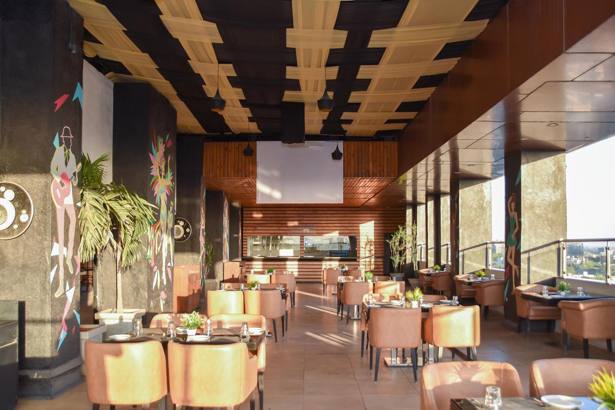 Regenta Central Grand Exotica Pimpri-Chinchwad Buitenkant foto