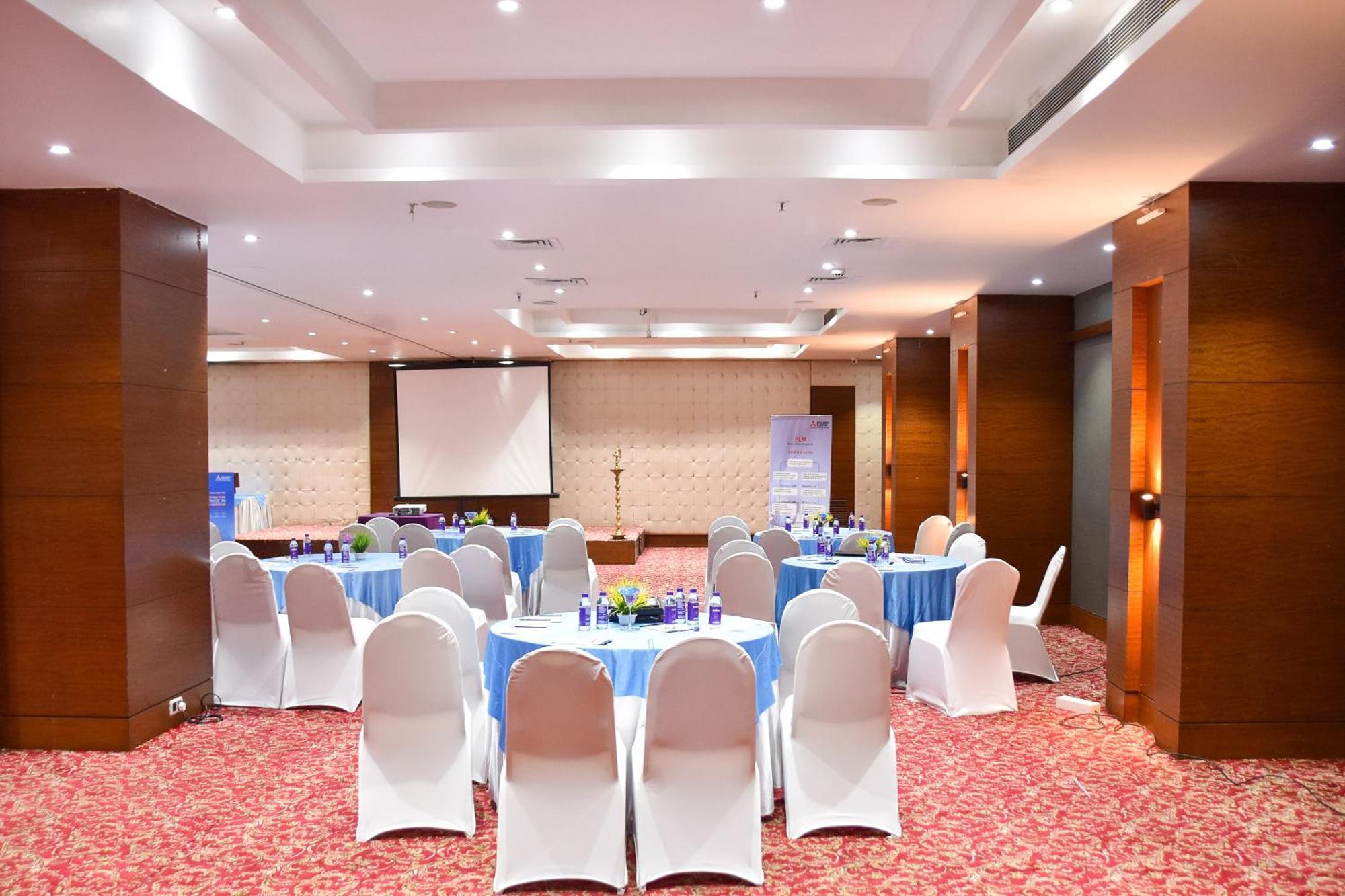 Regenta Central Grand Exotica Pimpri-Chinchwad Buitenkant foto