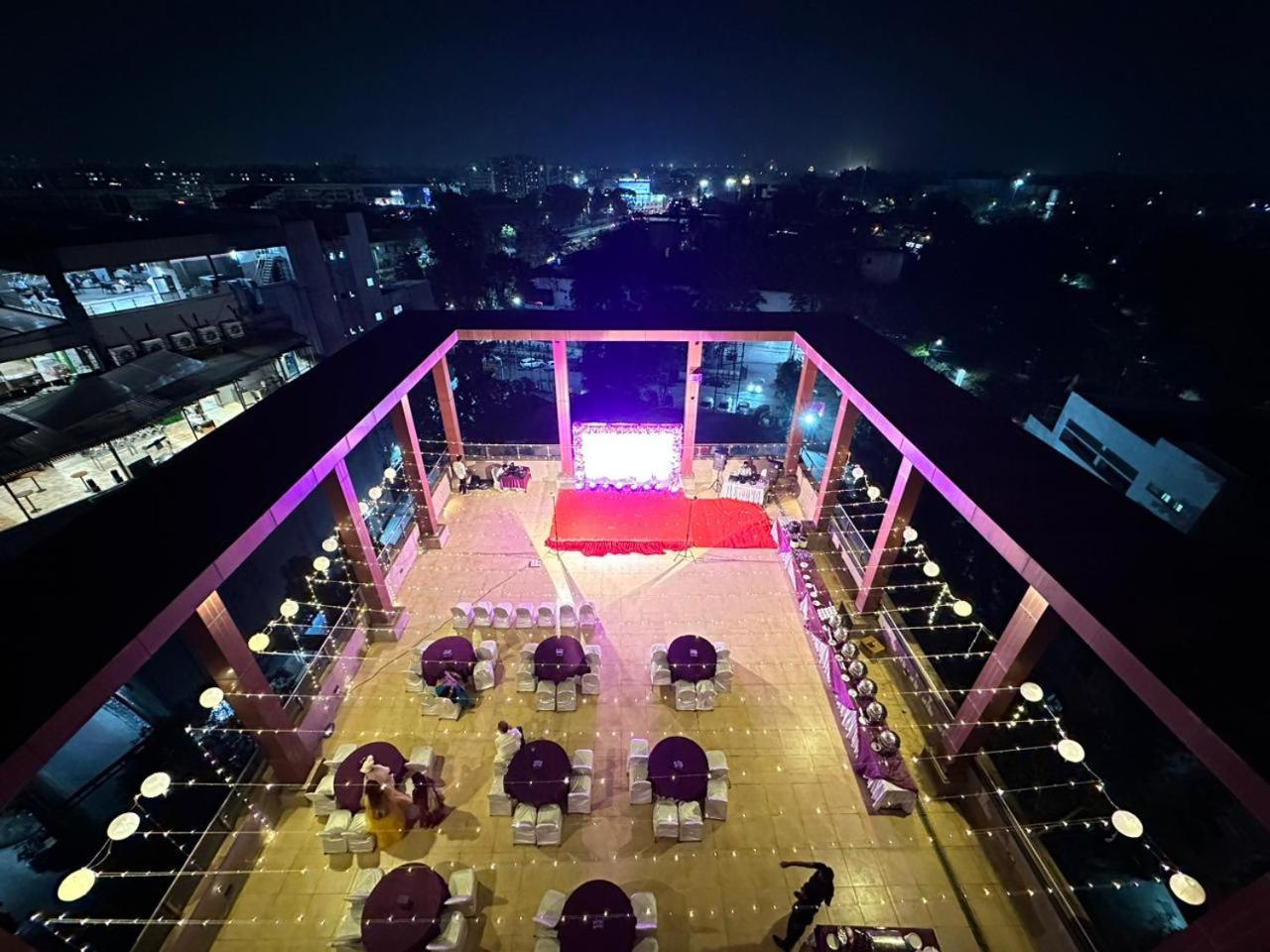 Regenta Central Grand Exotica Pimpri-Chinchwad Buitenkant foto