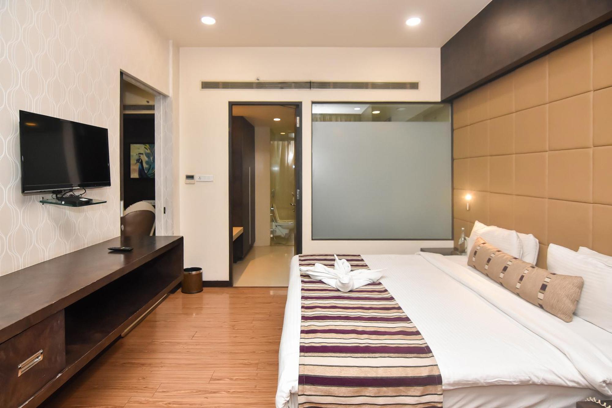Regenta Central Grand Exotica Pimpri-Chinchwad Buitenkant foto