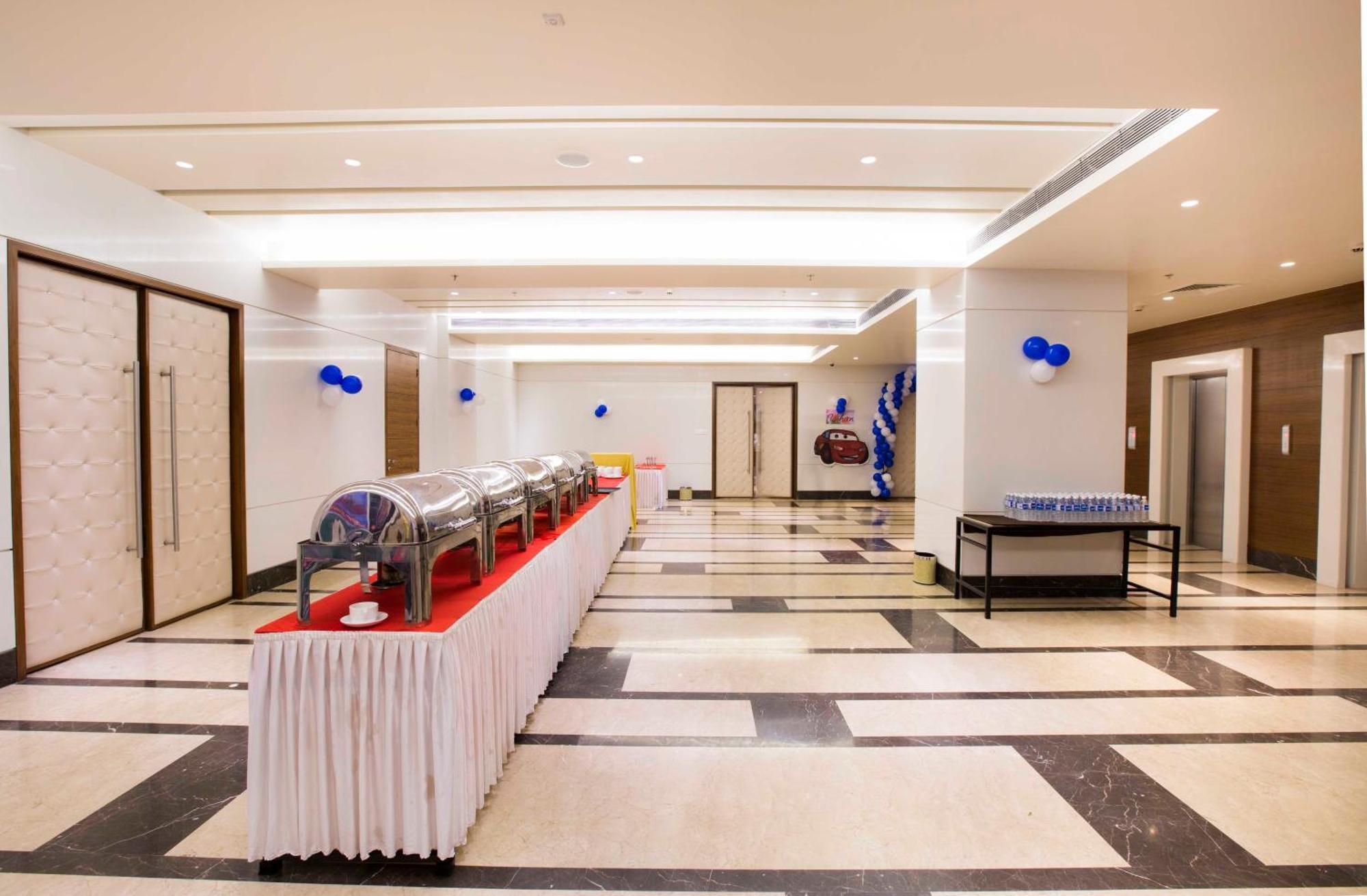 Regenta Central Grand Exotica Pimpri-Chinchwad Buitenkant foto