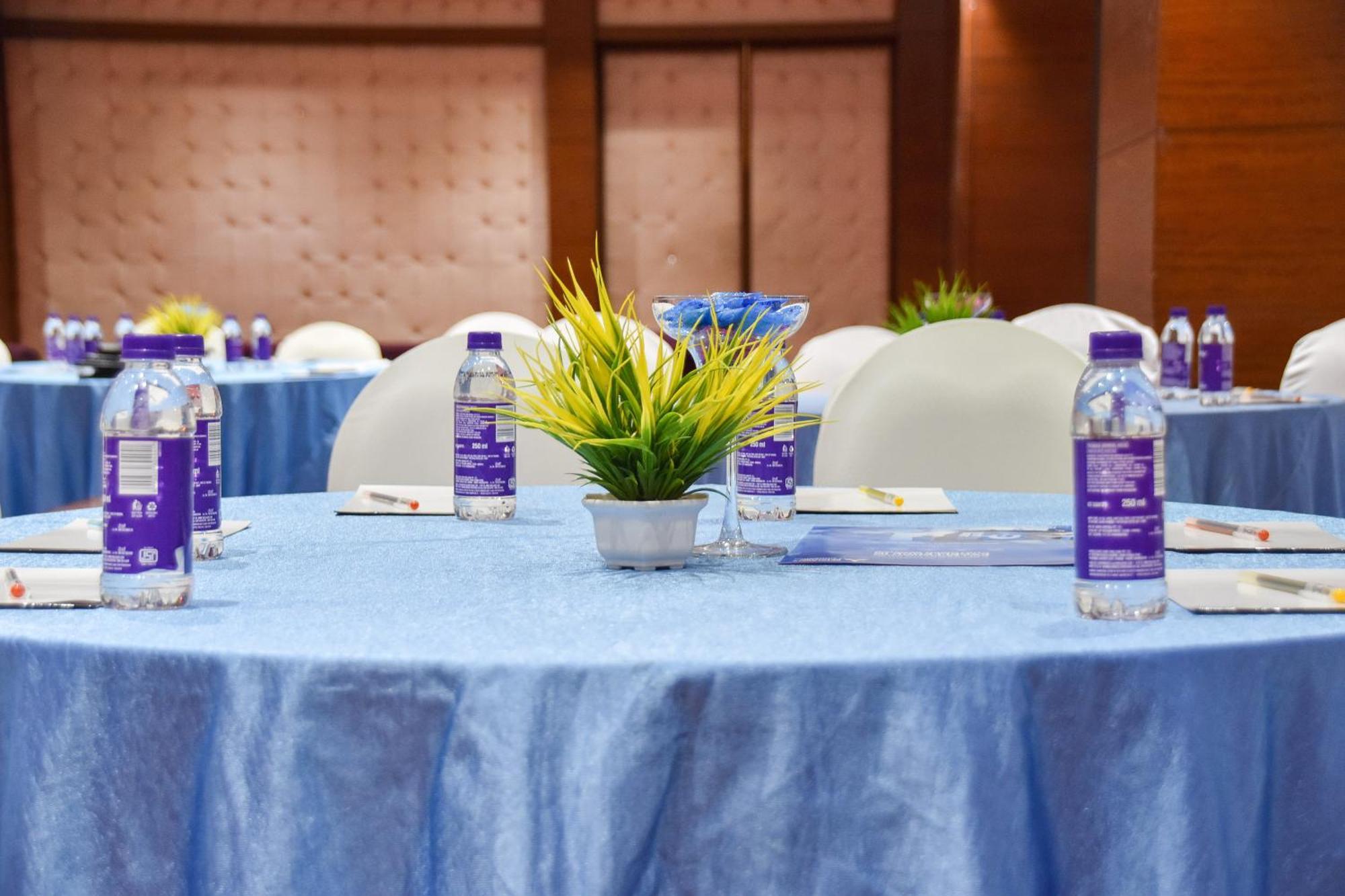Regenta Central Grand Exotica Pimpri-Chinchwad Buitenkant foto