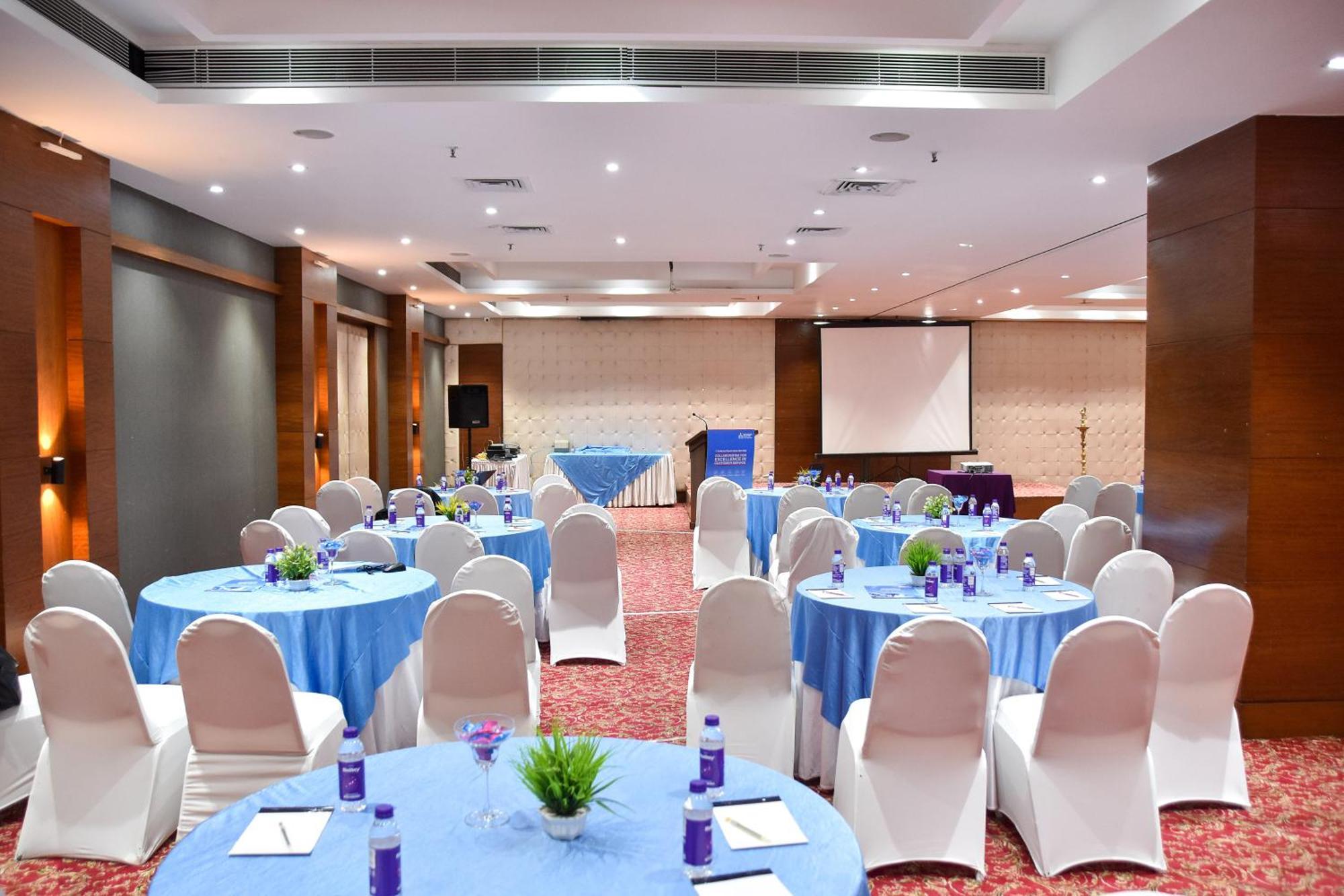 Regenta Central Grand Exotica Pimpri-Chinchwad Buitenkant foto