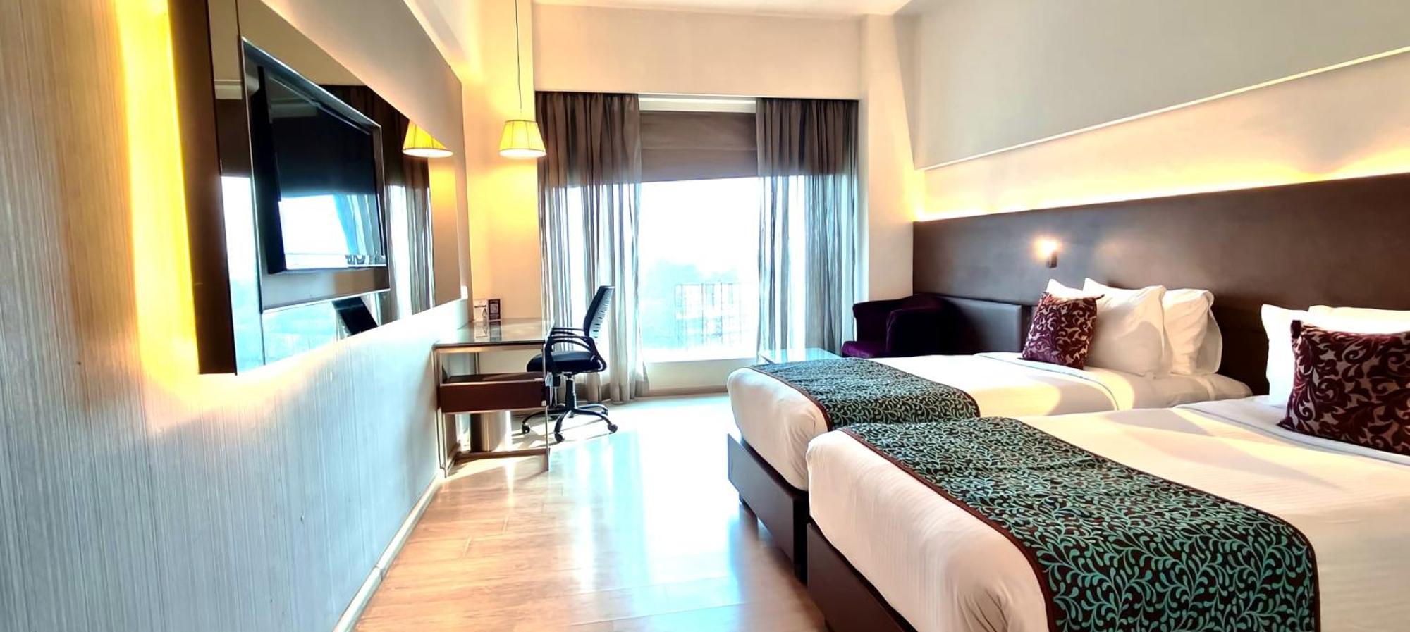 Regenta Central Grand Exotica Pimpri-Chinchwad Buitenkant foto