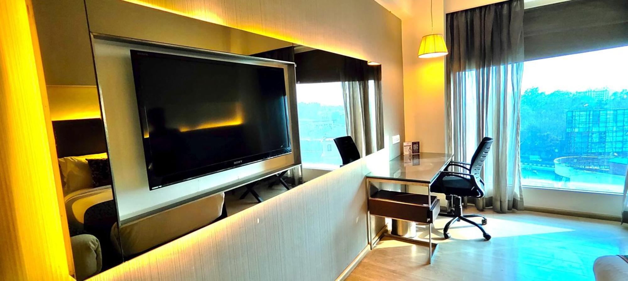 Regenta Central Grand Exotica Pimpri-Chinchwad Buitenkant foto