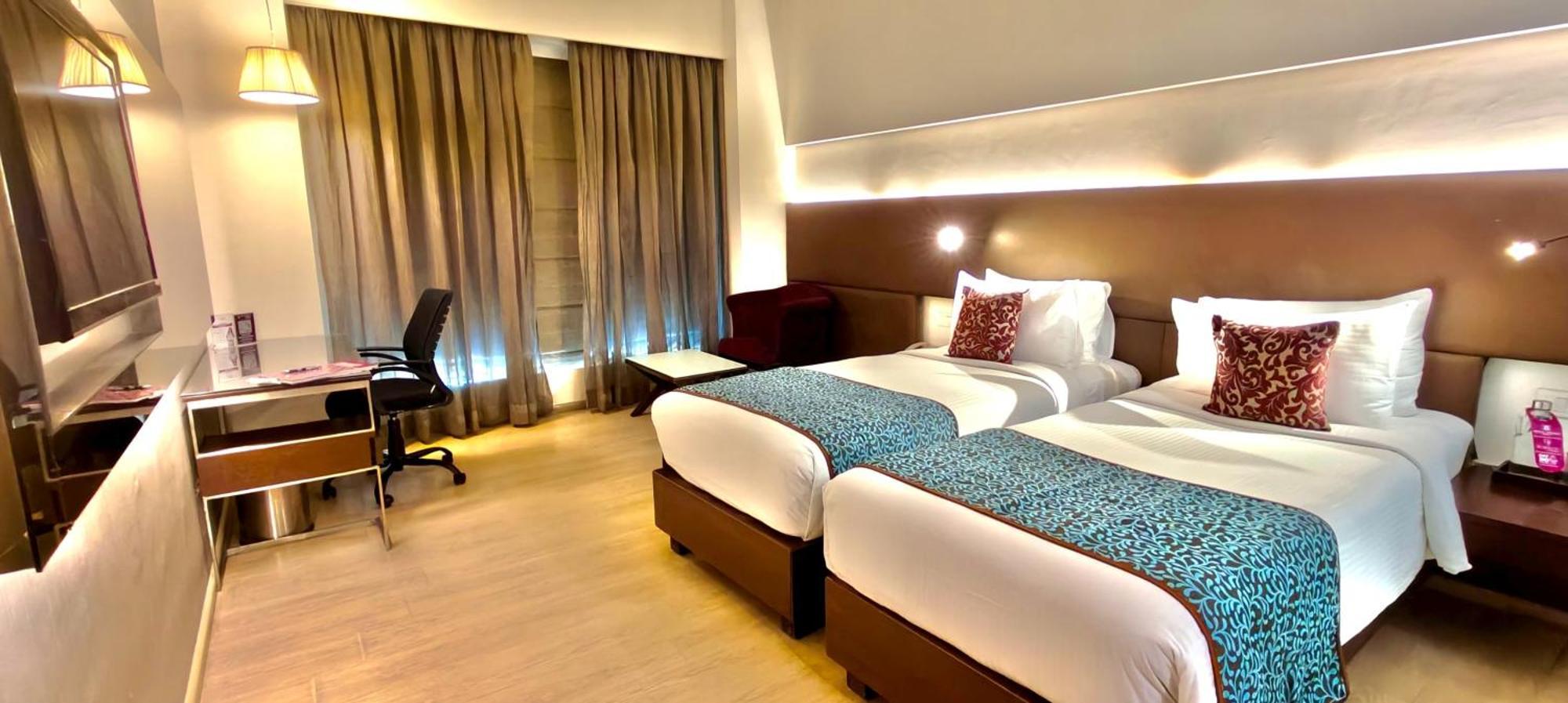 Regenta Central Grand Exotica Pimpri-Chinchwad Buitenkant foto