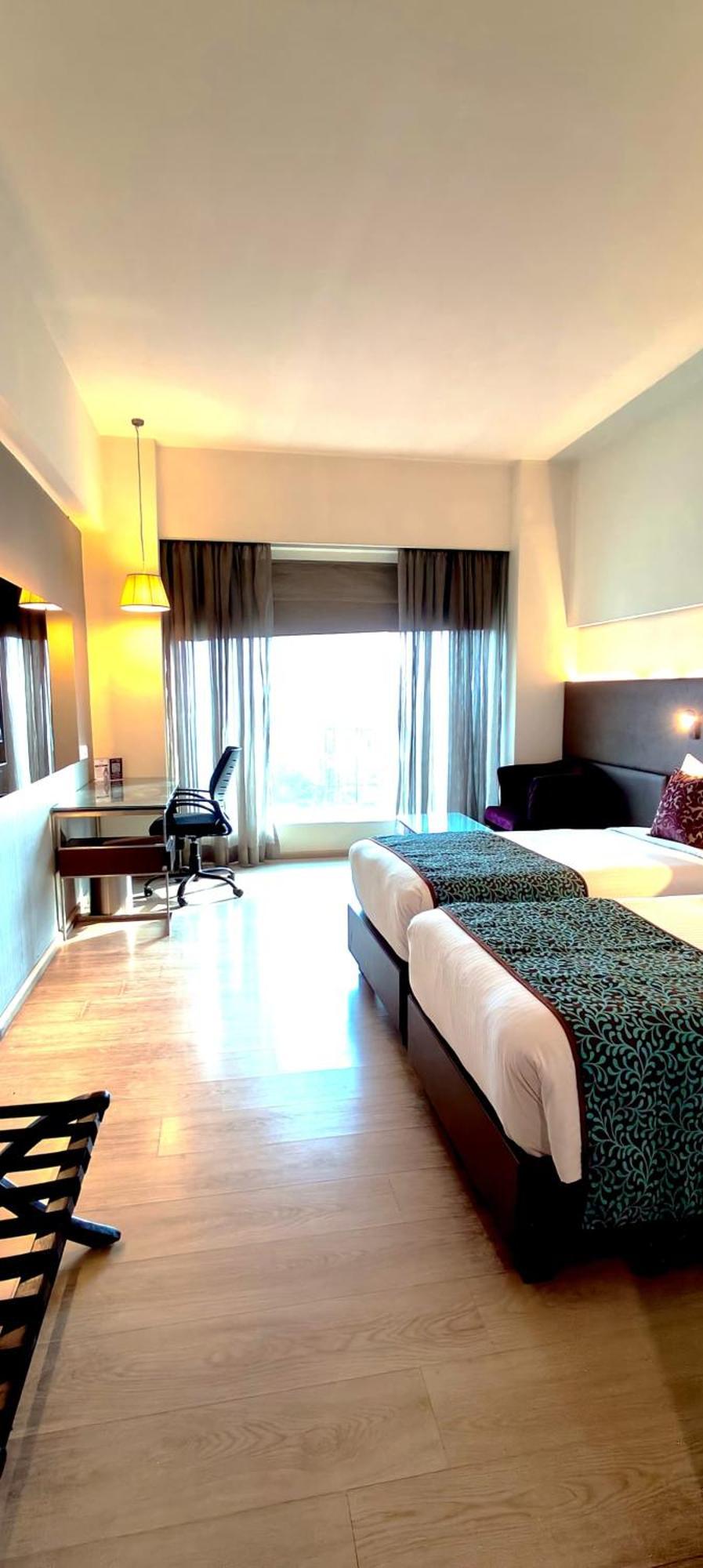 Regenta Central Grand Exotica Pimpri-Chinchwad Buitenkant foto